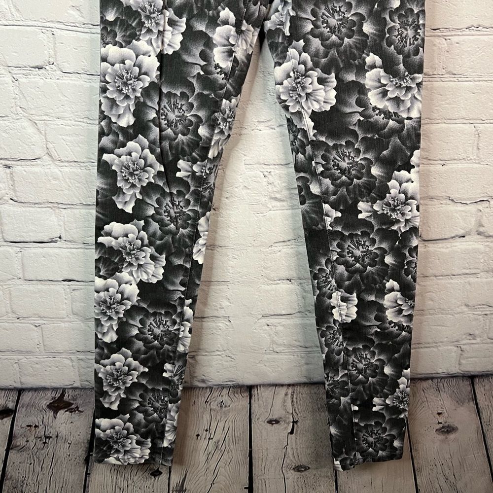 Aeropostale Grey Black Floral Lola‎ Jegging Skinny Jean size 2R Stretch Low Rise - Picture 4 of 9